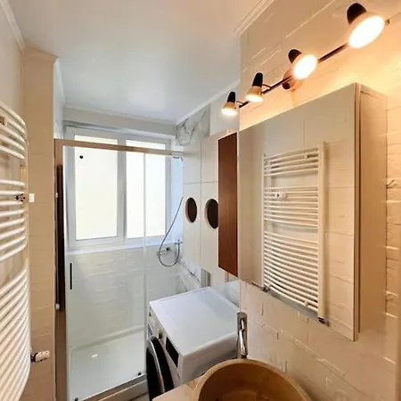Royal Luxury Flat With 2 Bdr & 2 Balconies Apartman