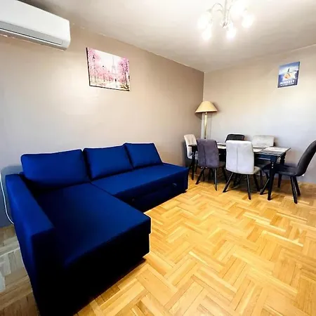 Apartment Central Royal Luxury Flat With 2 Bdr & 2 Balconies