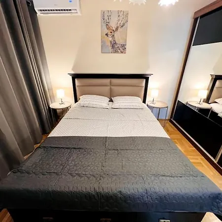 Apartmán Royal Luxury Flat With 2 Bdr & 2 Balconies *