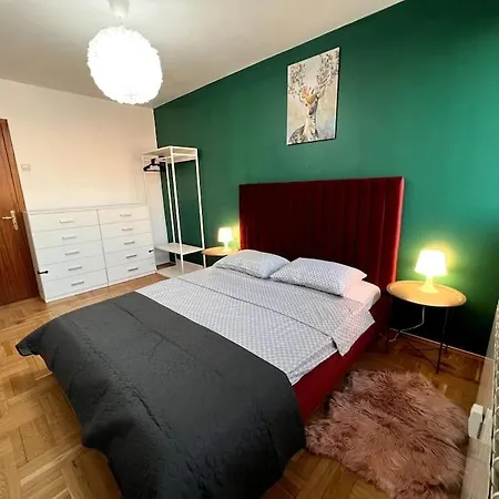 Royal Luxury Flat With 2 Bdr & 2 Balconies * Bukurešť